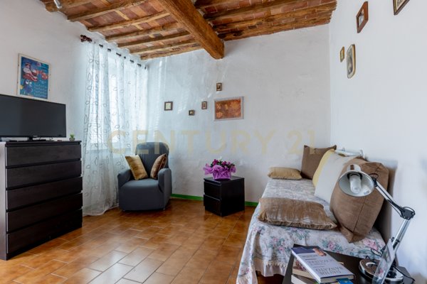casa indipendente in vendita a Lucca in zona Nave