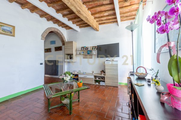 casa indipendente in vendita a Lucca in zona Nave