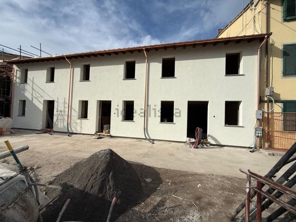 casa indipendente in vendita a Lucca in zona zona Arancio