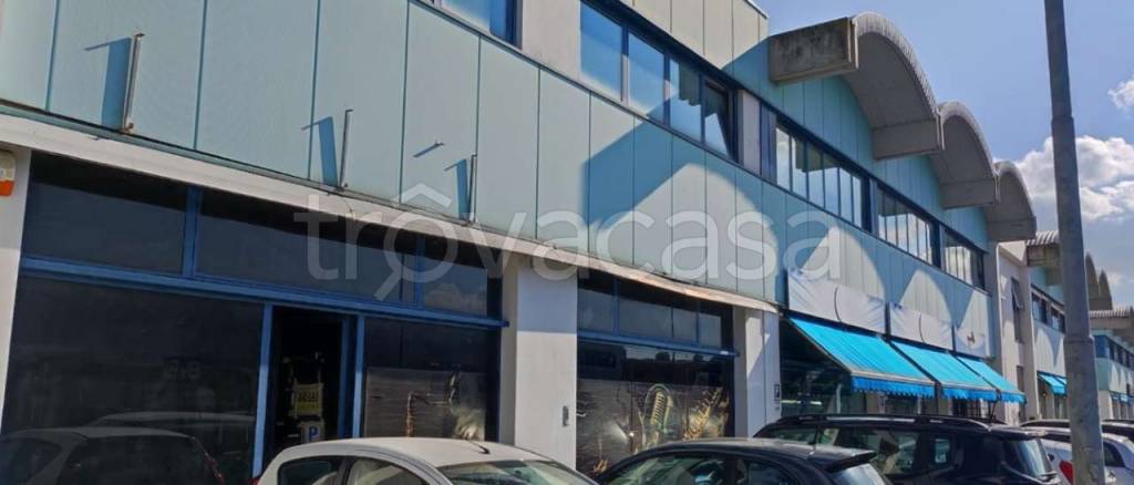 locale commerciale in vendita a Lucca in zona Sant'Anna