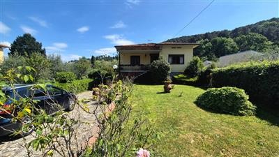 casa indipendente in vendita a Lucca in zona Centro Città