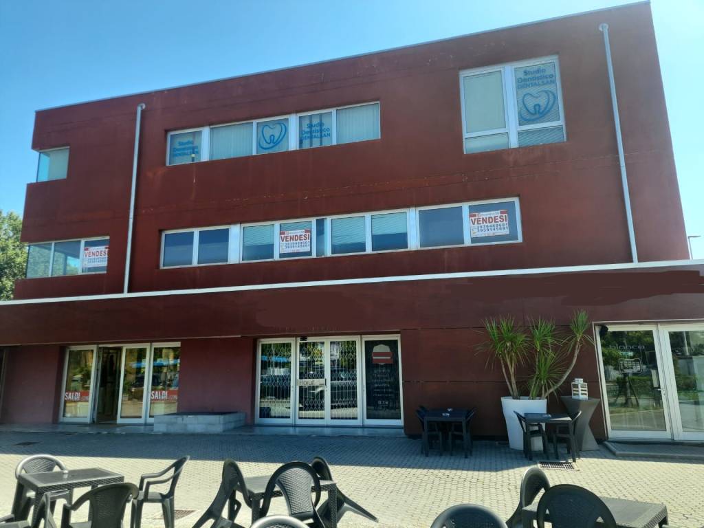 negozio in vendita a Lucca in zona Zona San Concordio