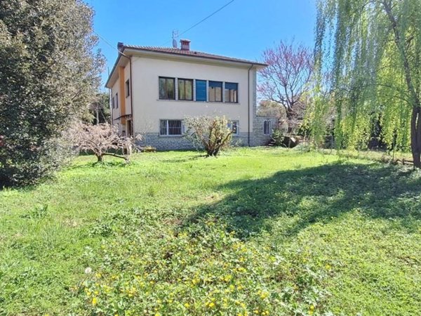 casa indipendente in vendita a Lucca in zona Maggiano