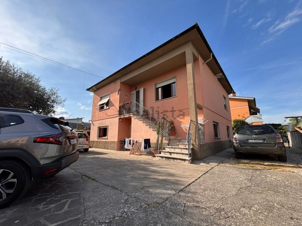 casa indipendente in vendita a Lucca in zona zona Arancio