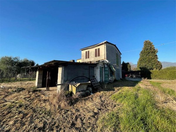 casa indipendente in vendita a Lucca in zona San Pietro a Vico