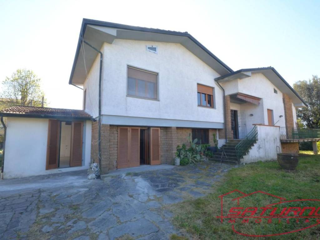 casa indipendente in vendita a Lucca in zona Zona San Concordio