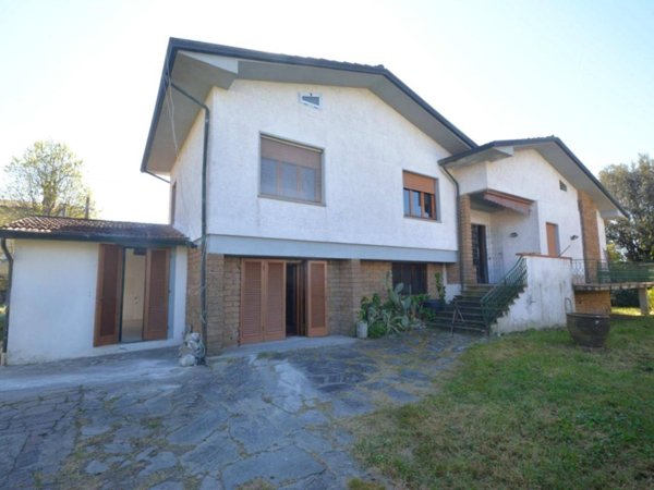 casa indipendente in vendita a Lucca in zona Fagnano