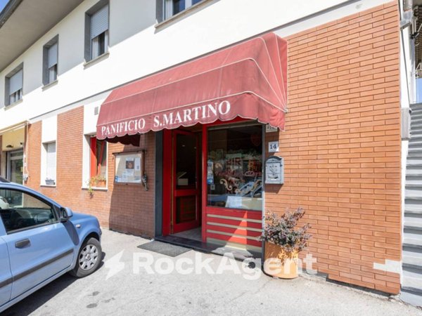 negozio in vendita a Lucca in zona Vallebuia