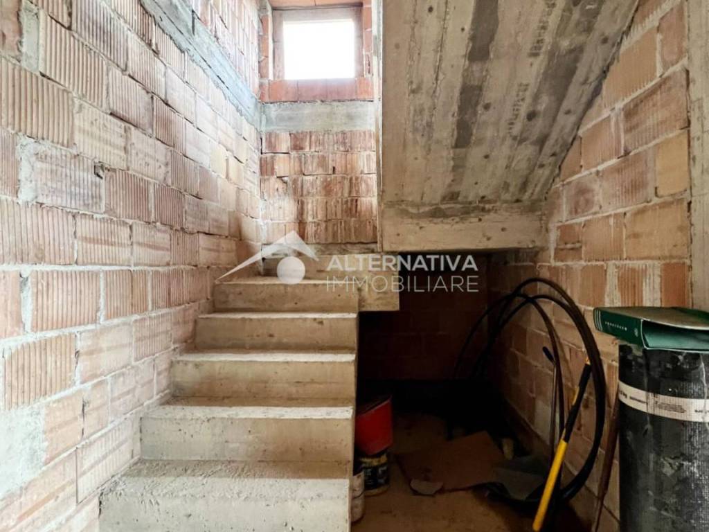 casa indipendente in vendita a Lucca in zona San Lorenzo a Vaccoli