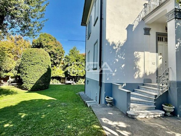 casa indipendente in vendita a Lucca in zona Centro Città