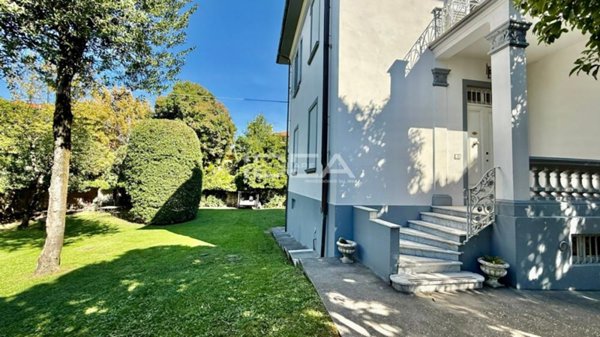 casa indipendente in vendita a Lucca in zona Centro Città