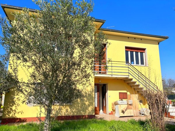 casa indipendente in vendita a Lucca in zona Ponte San Pietro