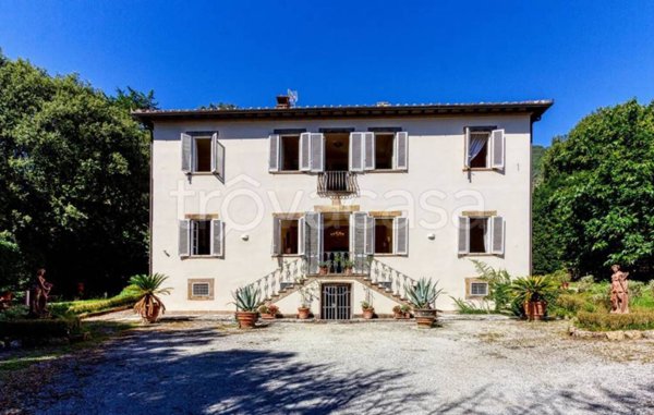 villa in vendita a Lucca in zona San Lorenzo a Vaccoli