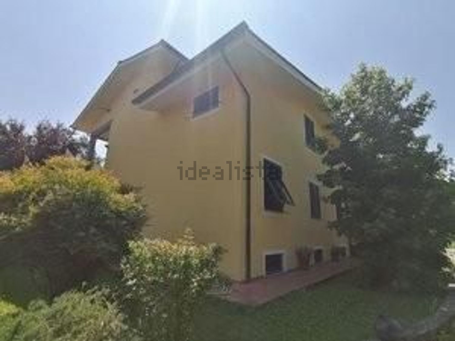casa indipendente in vendita a Lucca in zona Montuolo