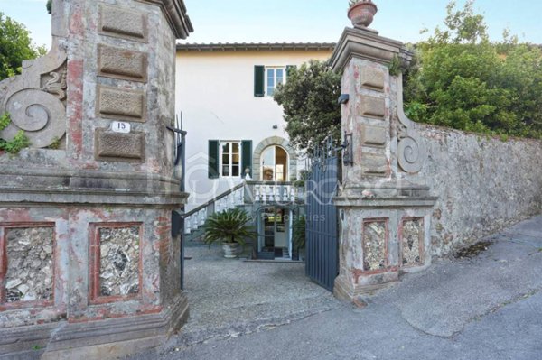 casa indipendente in vendita a Lucca