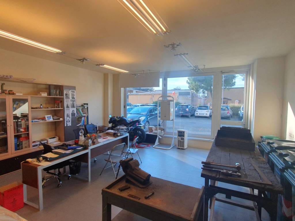 negozio in vendita a Lucca in zona zona San Marco