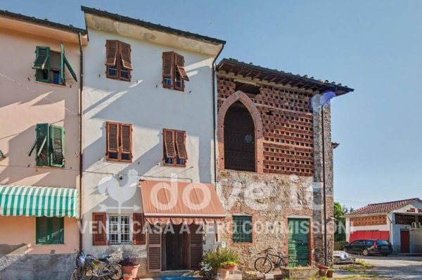 casa indipendente in vendita a Lucca in zona Nave