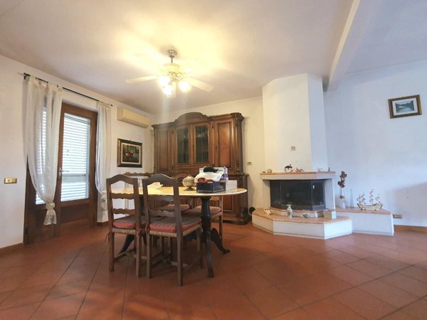 casa indipendente in vendita a Lucca