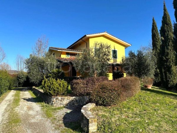 casa indipendente in vendita a Lucca in zona Montuolo