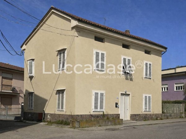 casa indipendente in vendita a Lucca in zona Pontetetto