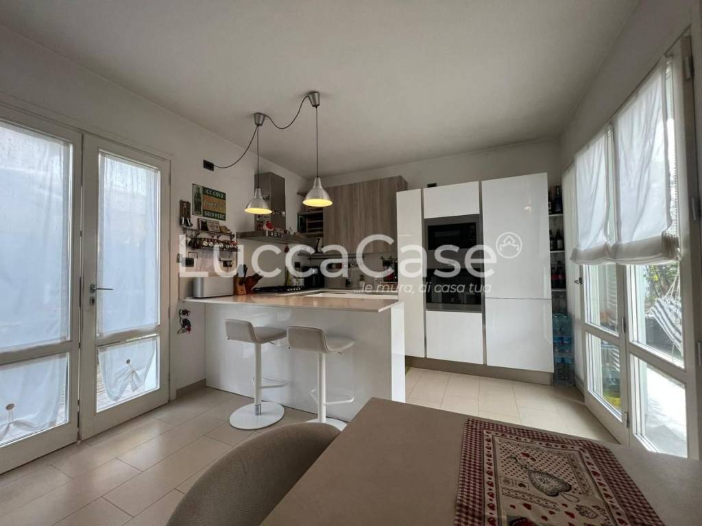 casa indipendente in vendita a Lucca in zona Pontetetto