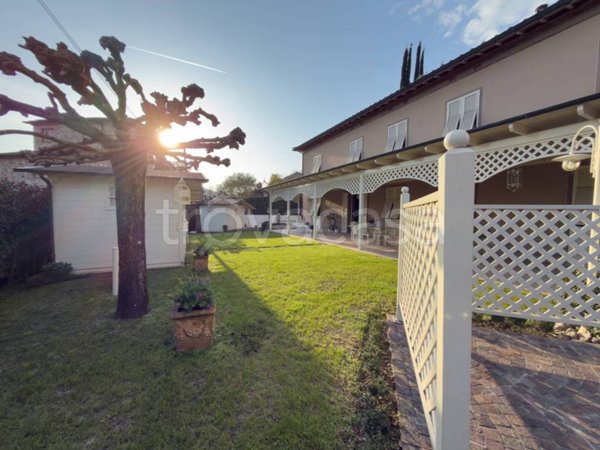 casa indipendente in vendita a Lucca in zona Monte San Quirico