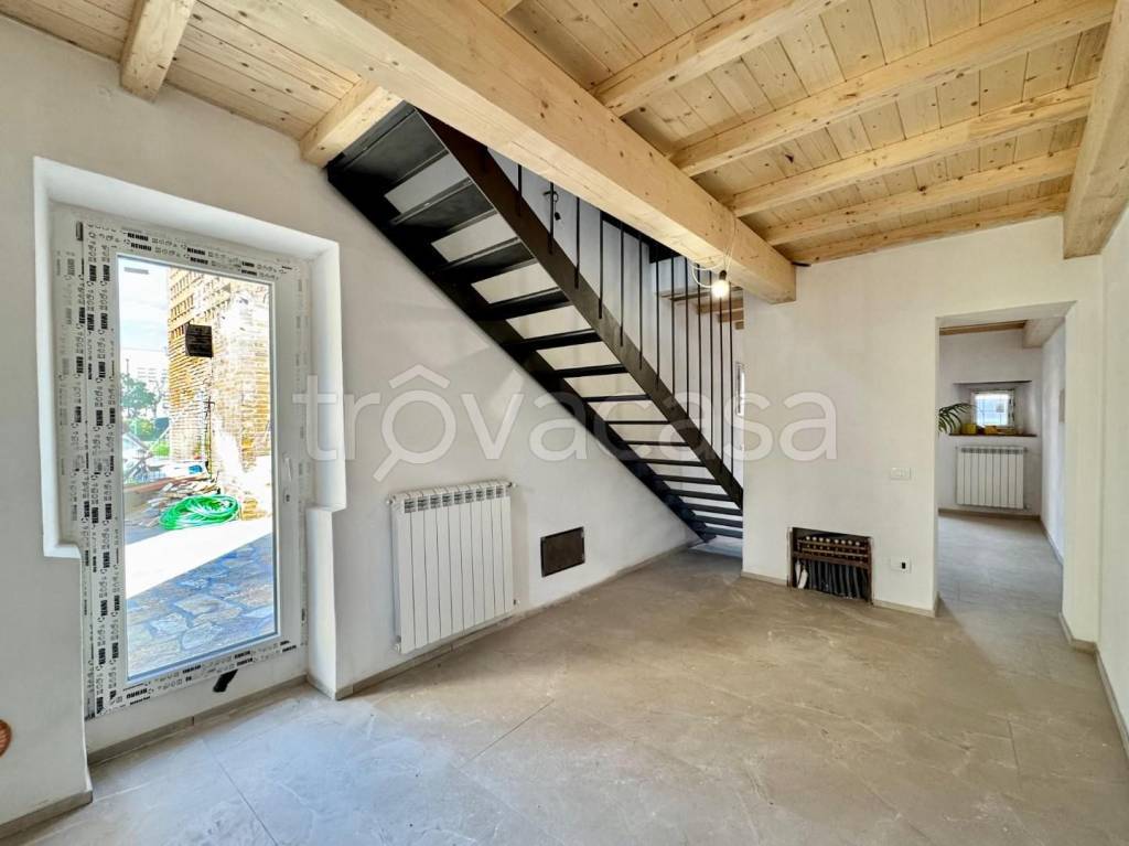 casa indipendente in vendita a Lucca in zona Picciorana