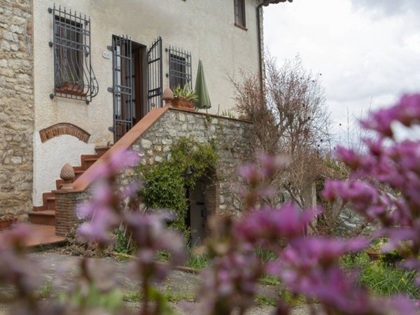 casa indipendente in vendita a Lucca in zona Chiatri