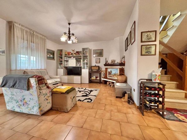 casa indipendente in vendita a Lucca in zona zona San Vito