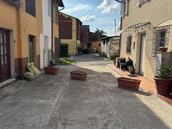 casa indipendente in vendita a Lucca in zona San Cassiano a Vico