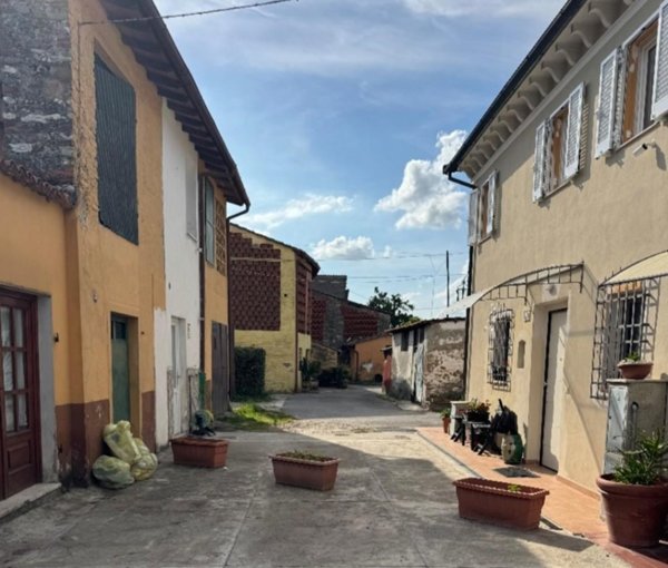 casa indipendente in vendita a Lucca in zona San Cassiano a Vico