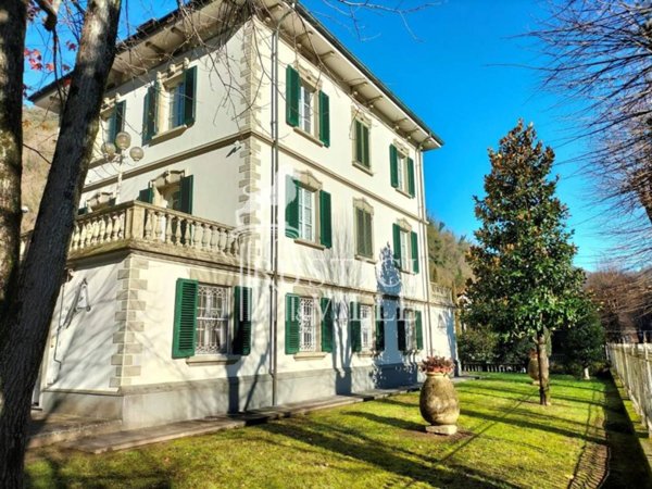 casa indipendente in vendita a Lucca in zona Centro Città
