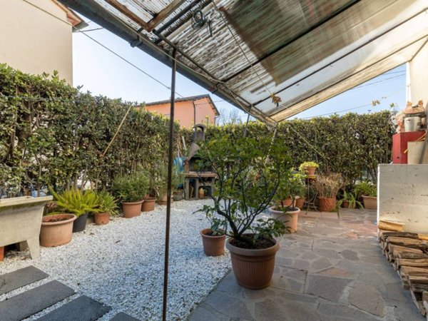casa indipendente in vendita a Lucca in zona Torre