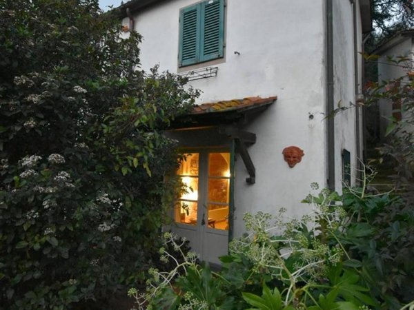 casa indipendente in vendita a Lucca in zona Balbano
