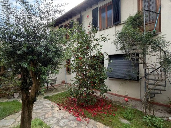 casa indipendente in vendita a Lucca in zona Centro Città