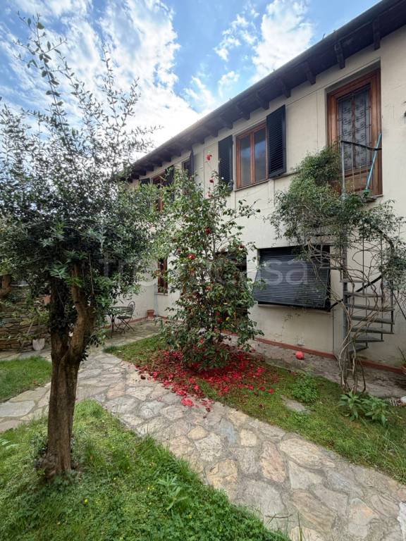 casa indipendente in vendita a Lucca in zona Centro Città