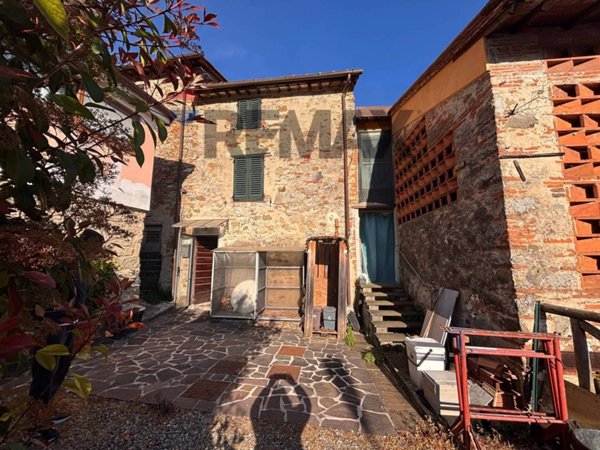 casa indipendente in vendita a Lucca in zona Palmata