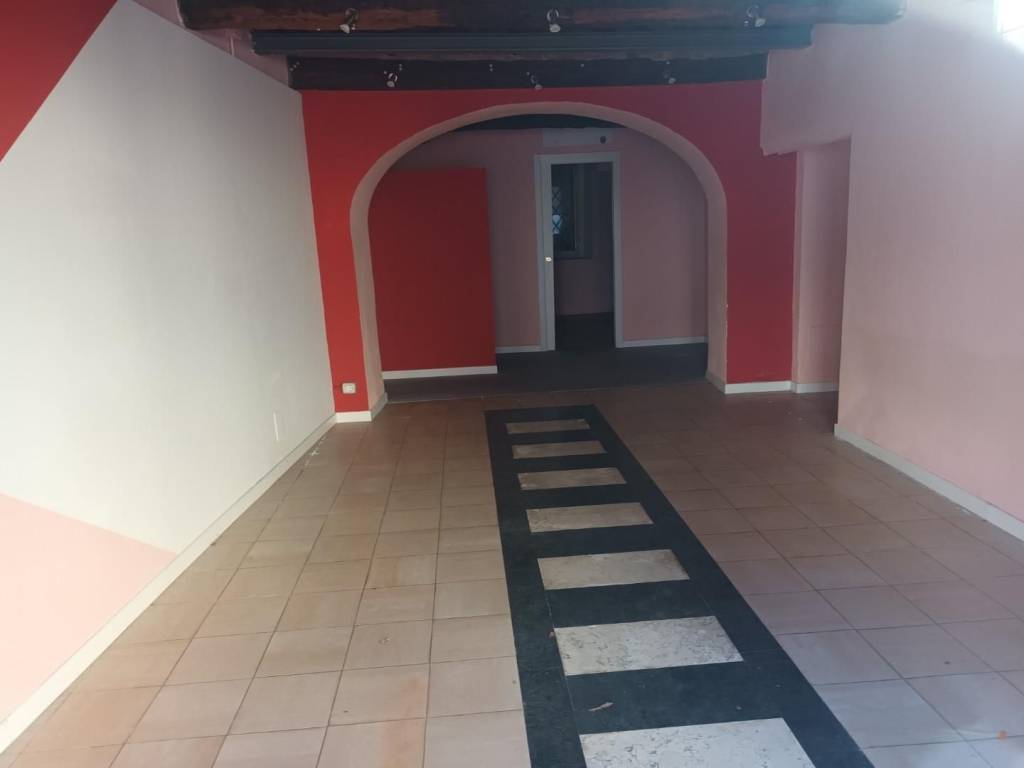 negozio in vendita a Lucca in zona Centro Città