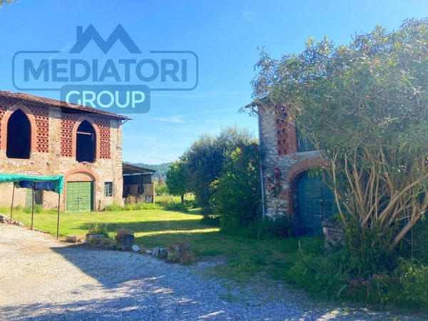 casa indipendente in vendita a Lucca in zona Ponte San Pietro