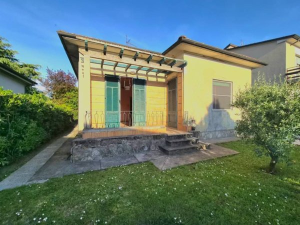 casa indipendente in vendita a Lucca in zona zona San Vito