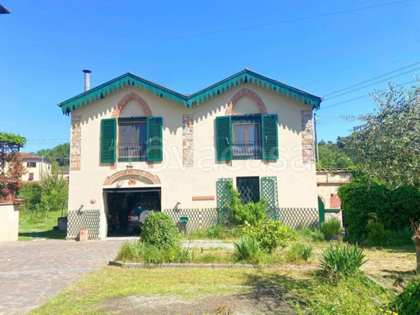 casa indipendente in vendita a Lucca in zona Nozzano