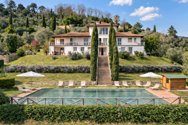 casa indipendente in vendita a Lucca in zona Centro Città