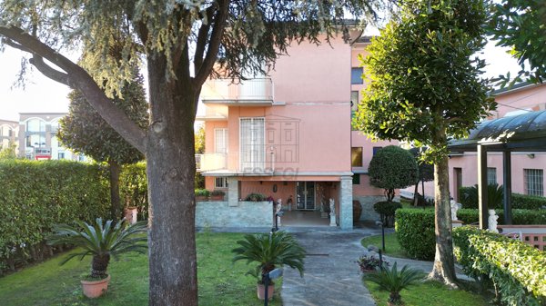 casa indipendente in vendita a Lucca in zona Zona San Concordio