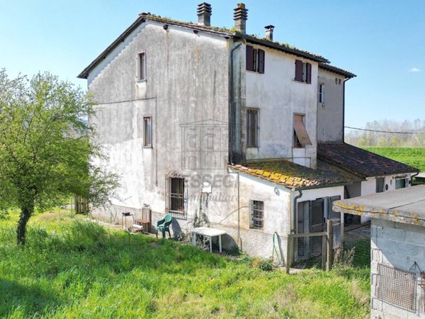 casa indipendente in vendita a Lucca in zona Sant'Alessio
