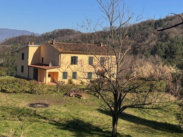 casa indipendente in vendita a Lucca in zona Nozzano