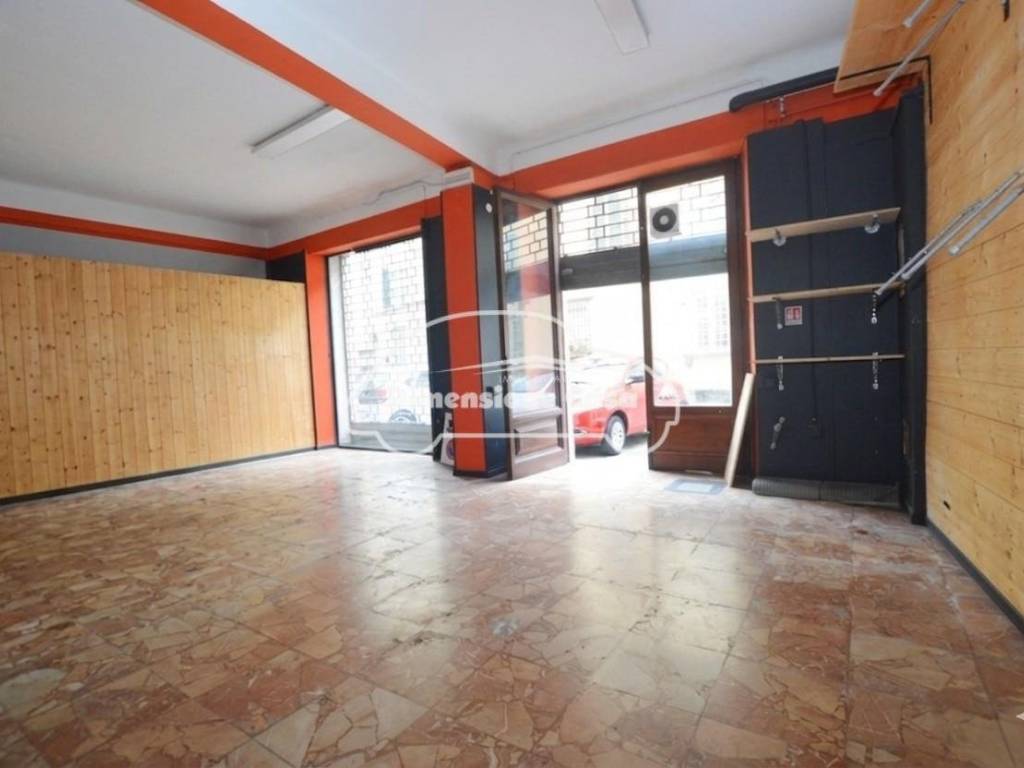 negozio in vendita a Lucca in zona Centro Città