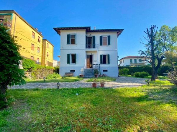 casa indipendente in vendita a Lucca in zona zona Sorbano