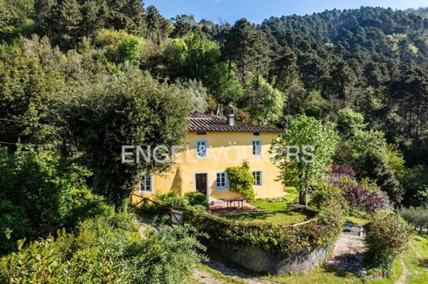 casa indipendente in vendita a Lucca in zona Ponte a Moriano