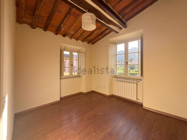 casa indipendente in vendita a Lucca in zona San Lorenzo a Vaccoli