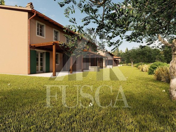 casa indipendente in vendita a Lucca in zona Maggiano